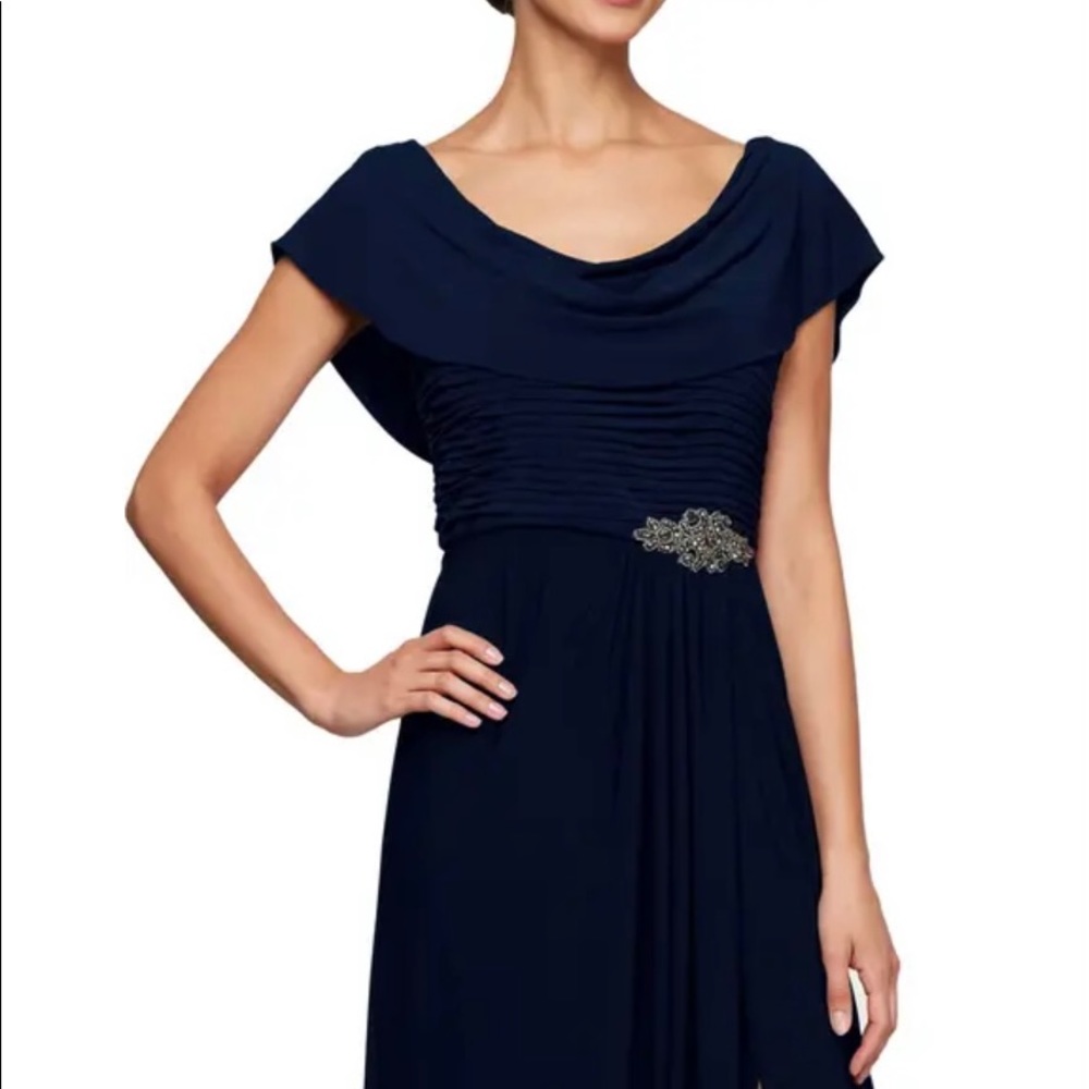 ❤️SOLD❤️Alex evenings Cowl Neck Beaded Waist Gown
ALEX EVENINGS